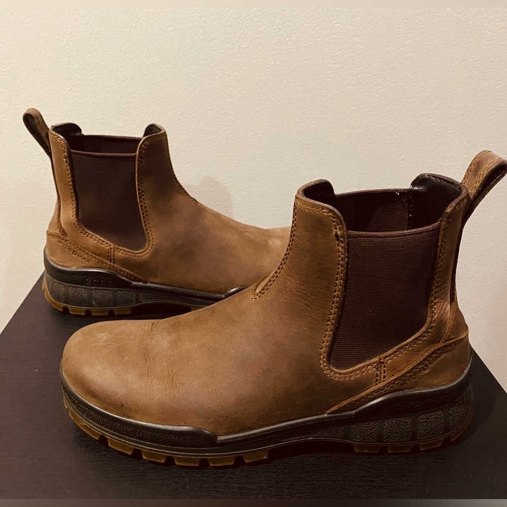 Ecco Track 25 Leather Chelsea Boot